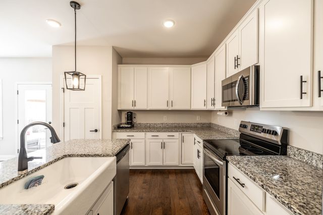 150 Crabourne Dr, White House, TN 37188