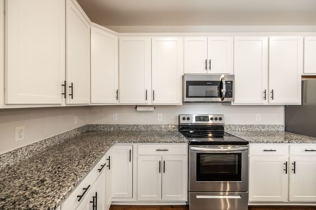 150 Crabourne Dr, White House, TN 37188