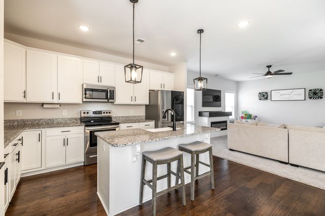 150 Crabourne Dr, White House, TN 37188