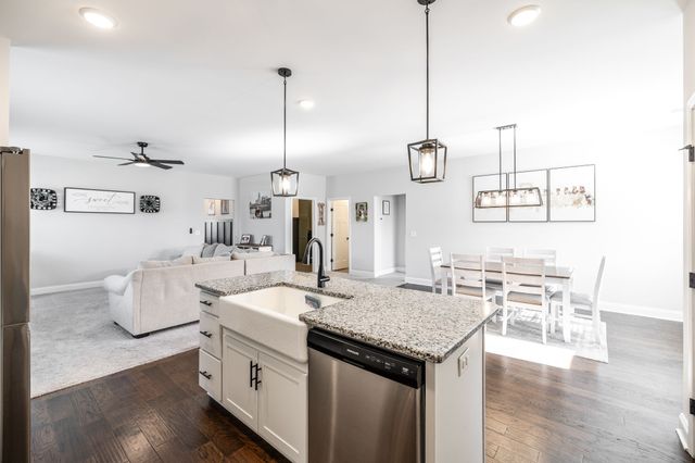 150 Crabourne Dr, White House, TN 37188