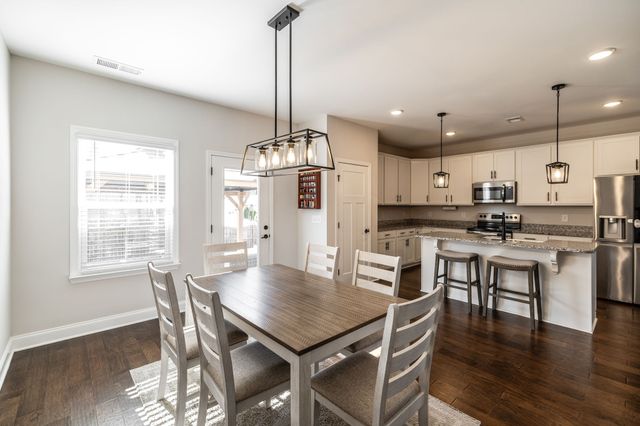 150 Crabourne Dr, White House, TN 37188