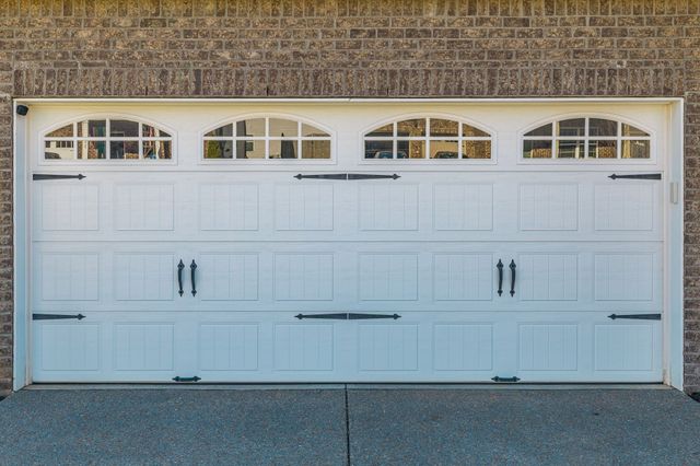 150 Crabourne Dr, White House, TN 37188