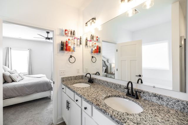 150 Crabourne Dr, White House, TN 37188