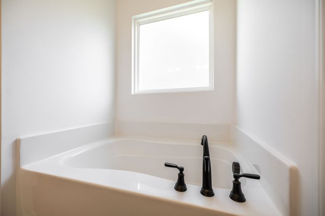 150 Crabourne Dr, White House, TN 37188