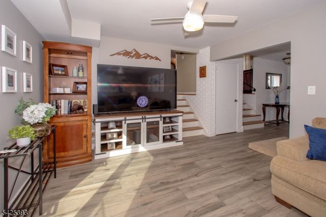 802 Riverbend Dr, Clark Twp., NJ 07066