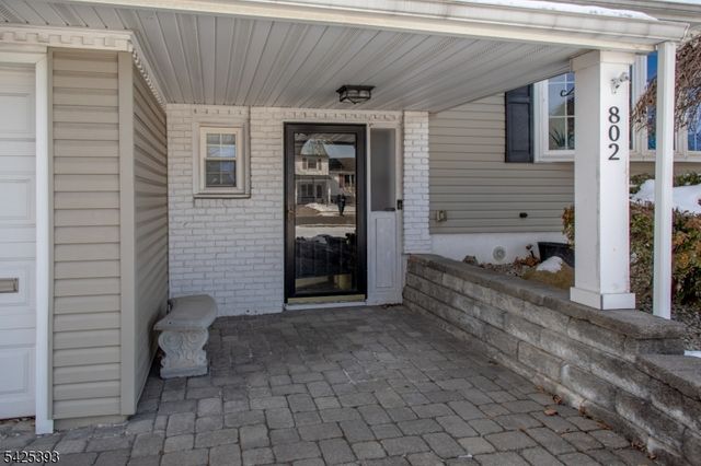 802 Riverbend Dr, Clark Twp., NJ 07066