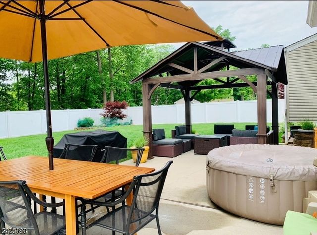 802 Riverbend Dr, Clark Twp., NJ 07066