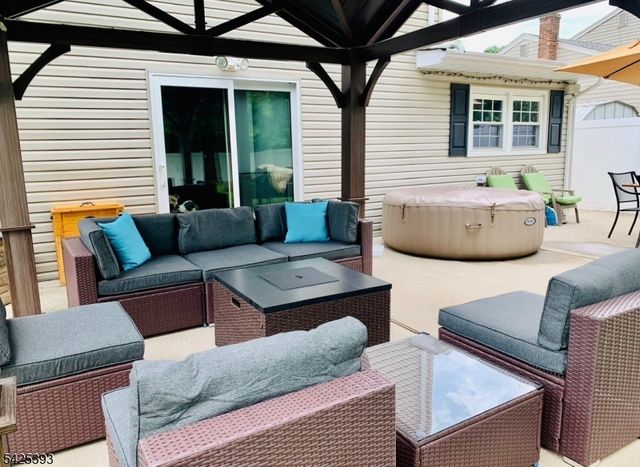 802 Riverbend Dr, Clark Twp., NJ 07066