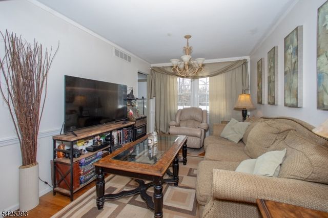 802 Riverbend Dr, Clark Twp., NJ 07066