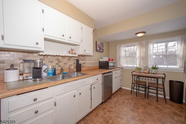 802 Riverbend Dr, Clark Twp., NJ 07066