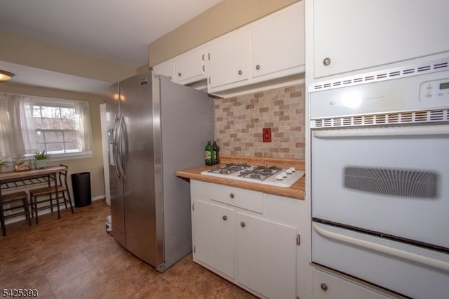 802 Riverbend Dr, Clark Twp., NJ 07066