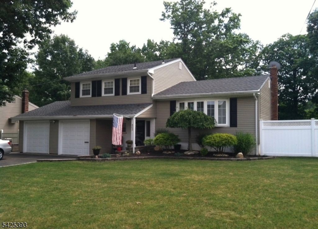802 Riverbend Dr, Clark Twp., NJ 07066