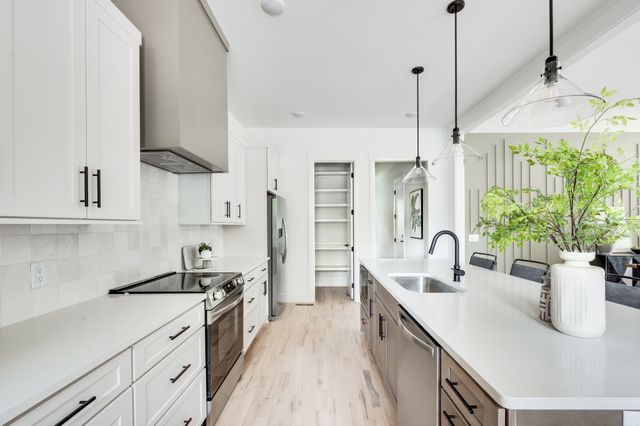 2430 Little Ave, Nashville, TN 37206