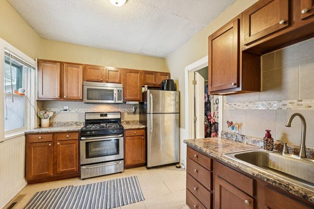 878 Magnolia Avenue E, Saint Paul, MN 55106