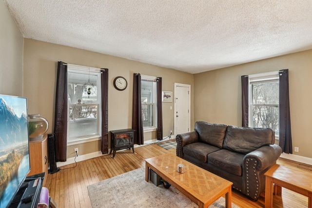 878 Magnolia Avenue E, Saint Paul, MN 55106