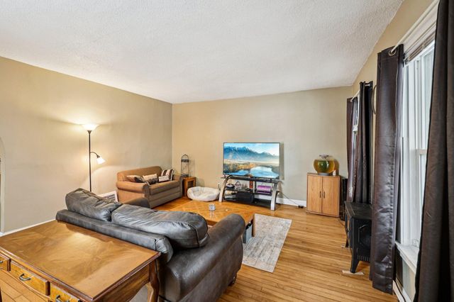 878 Magnolia Avenue E, Saint Paul, MN 55106