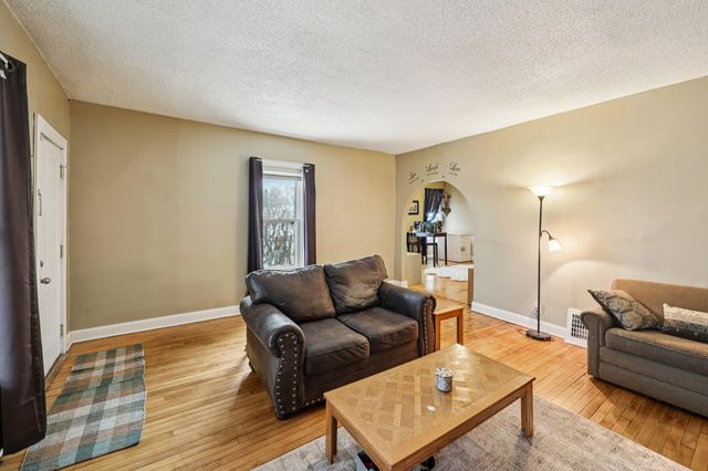 878 Magnolia Avenue E, Saint Paul, MN 55106