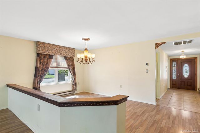 8 Coventry Court, Ridge, NY 11961