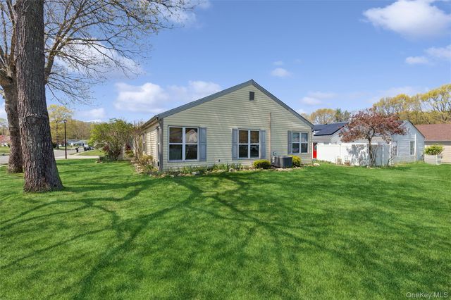8 Coventry Court, Ridge, NY 11961