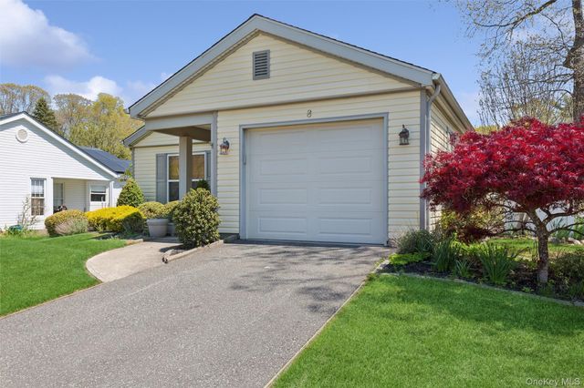 8 Coventry Court, Ridge, NY 11961