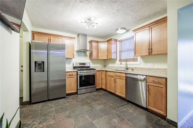 88 Longcroft Road, Irondequoit, NY 14609