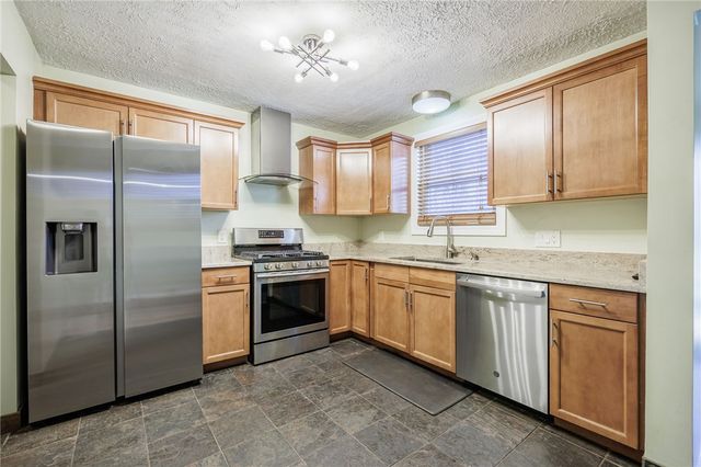 88 Longcroft Road, Irondequoit, NY 14609