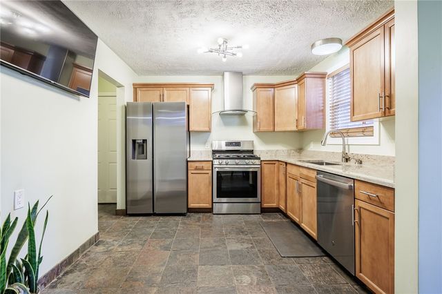 88 Longcroft Road, Irondequoit, NY 14609