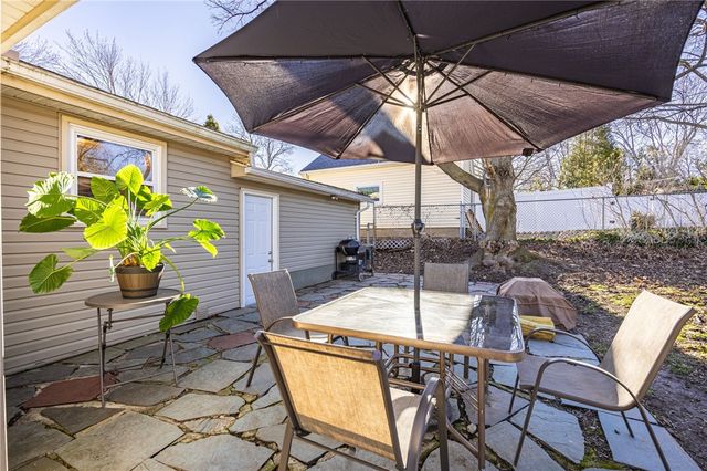 88 Longcroft Road, Irondequoit, NY 14609