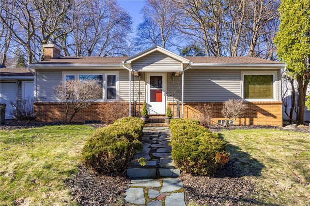 88 Longcroft Road, Irondequoit, NY 14609