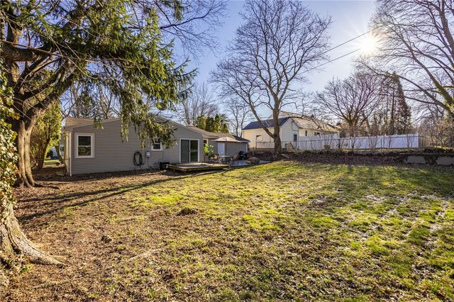 88 Longcroft Road, Irondequoit, NY 14609