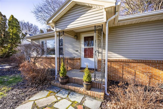 88 Longcroft Road, Irondequoit, NY 14609