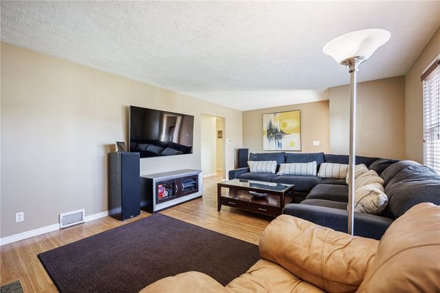 88 Longcroft Road, Irondequoit, NY 14609