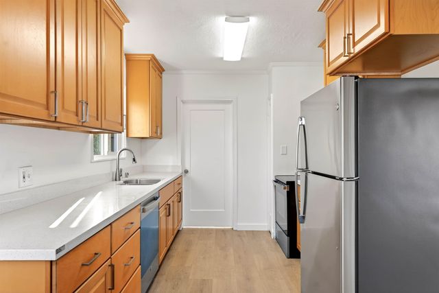 10200 Royal Ann St, Oakland, CA 94603