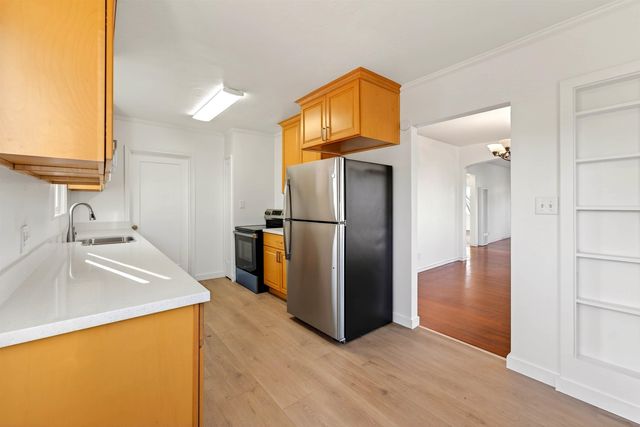 10200 Royal Ann St, Oakland, CA 94603