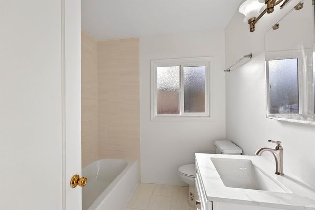 10200 Royal Ann St, Oakland, CA 94603