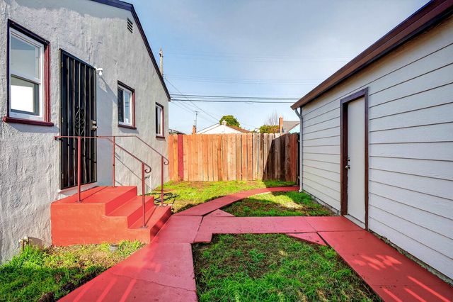 10200 Royal Ann St, Oakland, CA 94603