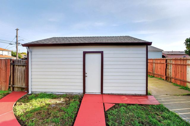 10200 Royal Ann St, Oakland, CA 94603