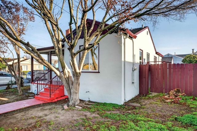 10200 Royal Ann St, Oakland, CA 94603