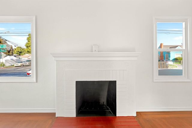 10200 Royal Ann St, Oakland, CA 94603