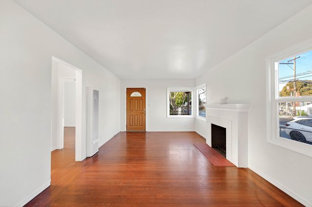 10200 Royal Ann St, Oakland, CA 94603