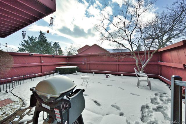 42192 Lochmoor Street 35, Clinton Charter Township, MI 48038