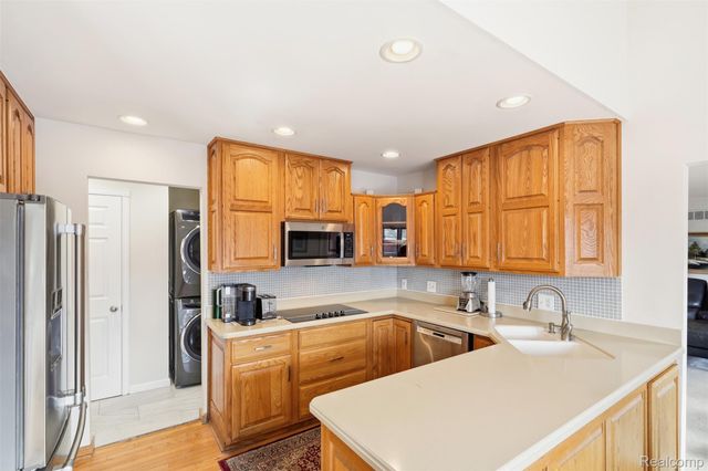 42192 Lochmoor Street 35, Clinton Charter Township, MI 48038