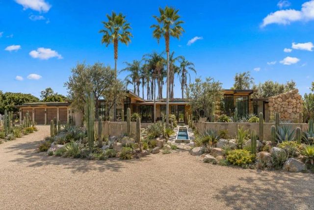 4110 Manchester Avenue, Encinitas, CA 92024