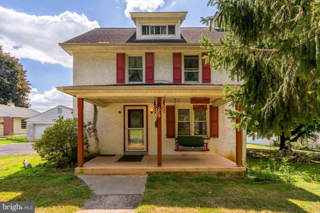 76 E 2ND AVE, Parkesburg, PA 19365