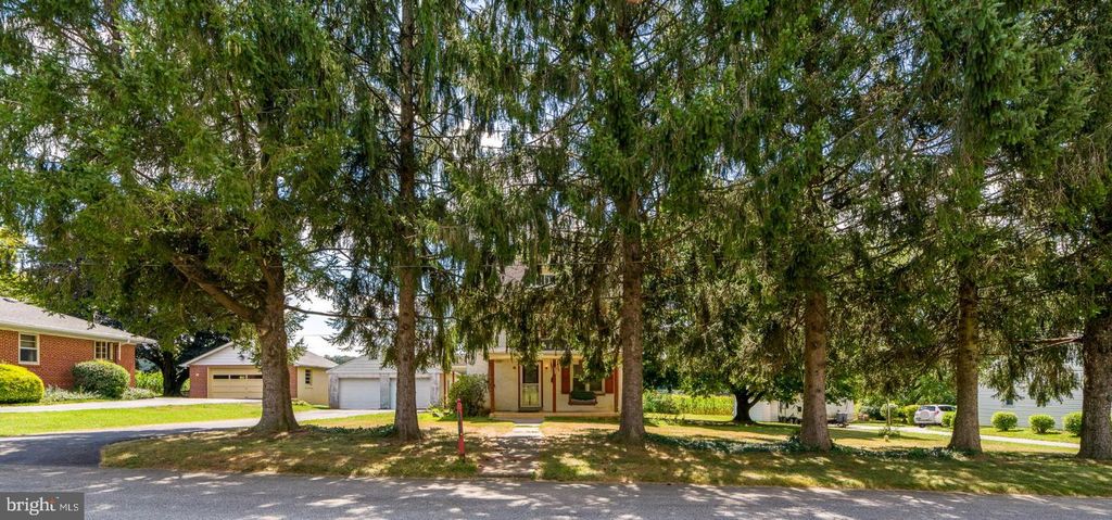 76 E 2ND AVE, Parkesburg, PA 19365