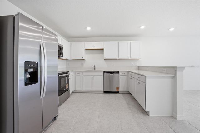 8821 PINE BARK WAY, Wildwood, FL 34785