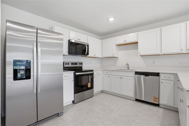 8821 PINE BARK WAY, Wildwood, FL 34785