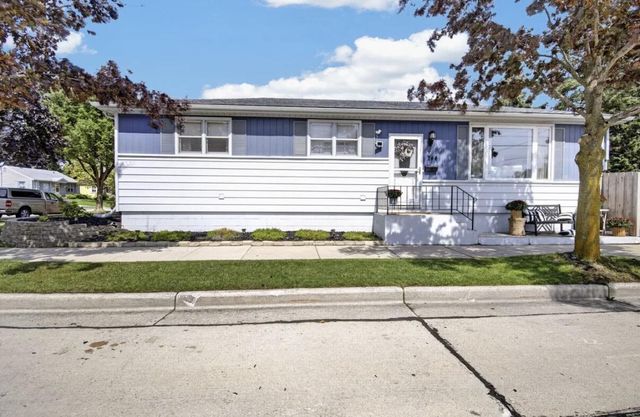 744 Shoreland DRIVE, Racine, WI 53402