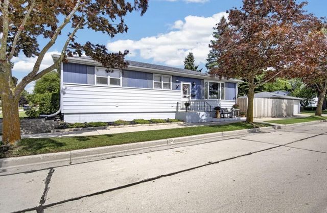 744 Shoreland DRIVE, Racine, WI 53402
