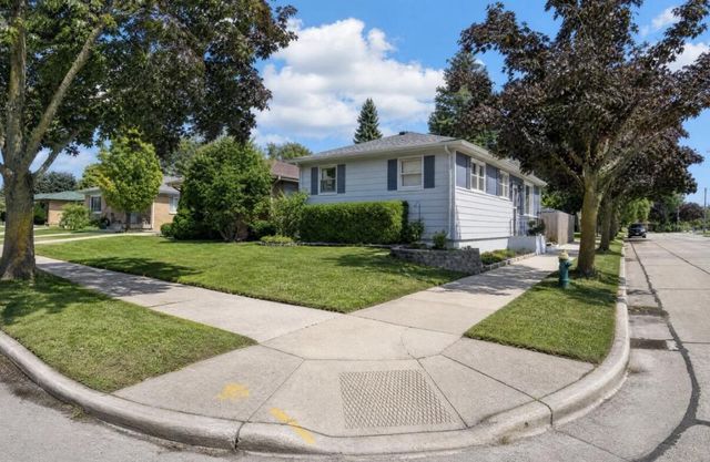 744 Shoreland DRIVE, Racine, WI 53402
